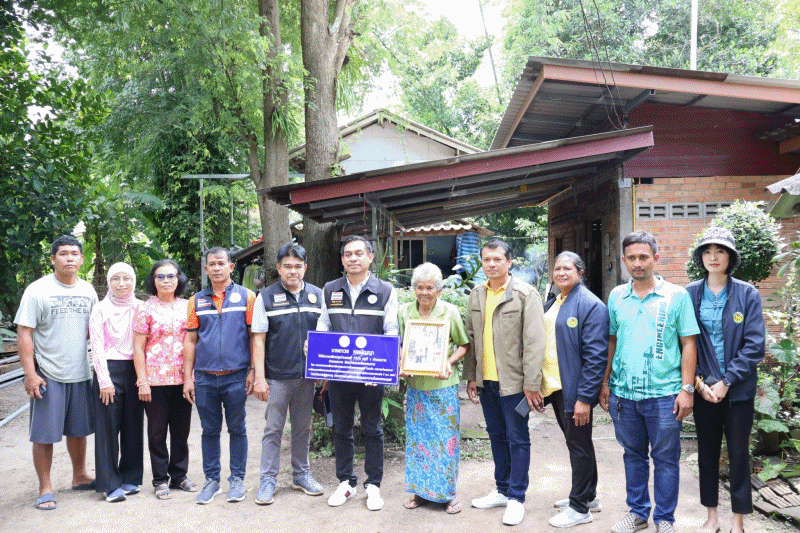 เทศบาลตำบลฉวาง มอบป้ายการปรับปรุงบ้าน  ตามโครงการปรับสภาพแวดล้อมและสิ่งอำนวยความสะดวกของผู้สูงอายุให้เหมาะสมปลอดภัย
