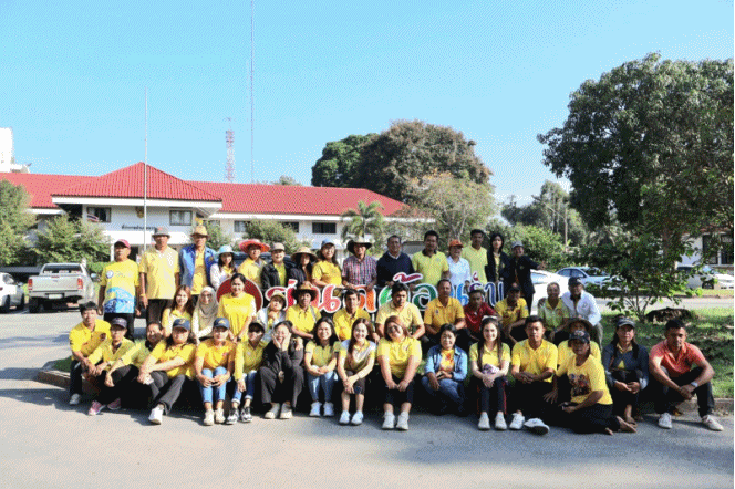 เทศบาลตำบลฉวาง มอบปฏิทินประชาสัมพันธ์กิจกรรมของเทศบาลตำบลฉวาง