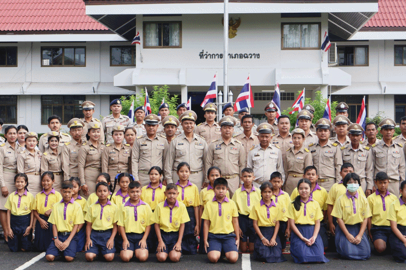 เทศบาลตำบลฉวาง ร่วมกิจกรรมวันพระราชทานธงชาติไทย 28 กันยายน 2568