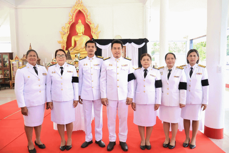 เทศบาลตำบลฉวาง ร่วมพิธีสรงน้ำพระบรมศพ เบื้องหน้าพระฉายาลักษณ์ สมเด็จพระนางเจ้าสิริกิติ์ พระบรมราชินีนาถ พระบรมราชชนนีพันปีหลวง