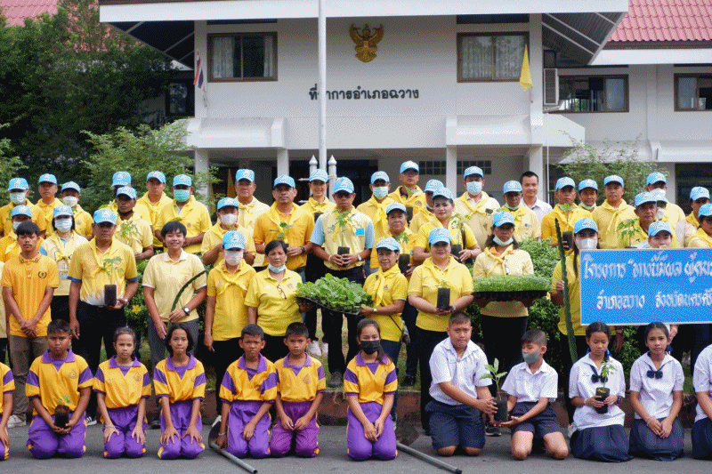 เทศบาลตำบลฉวาง เข้าร่วมกิจกรรมจิตอาสาพัฒนาและปลูกพืชผลตามโครงการ ทางนี้มีผลผู้คนรักกัน