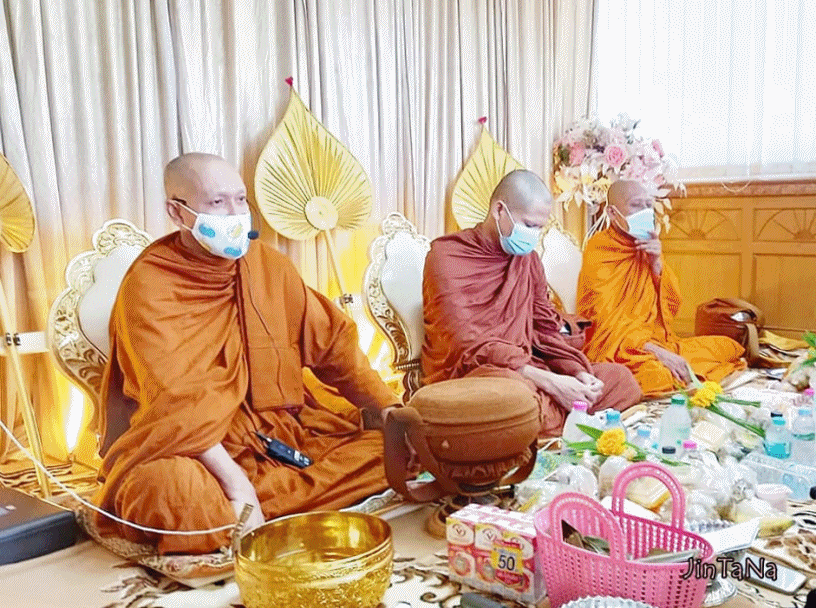 พิธีทำบุญตักบาตรสำนักงานเทศบาลตำบลฉวาง