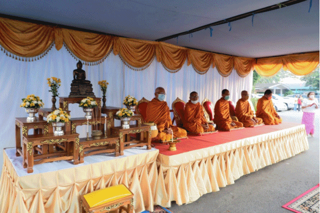 อำเภอฉวาง ร่วมกับเทศบาลตำบลฉวาง จัดกิจกรรมทำบุญตักบาตรวันขึ้นปีใหม่ 2566