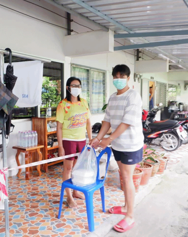 เทศบาลตำบลฉวาง ลงพื้นที่มอบอาหารเช้า อาหารเที่ยง และอาหารเย็น และให้กำลังใจผู้ที่ต้องกักตัว ในเขตเทศบาลตำบลฉวาง