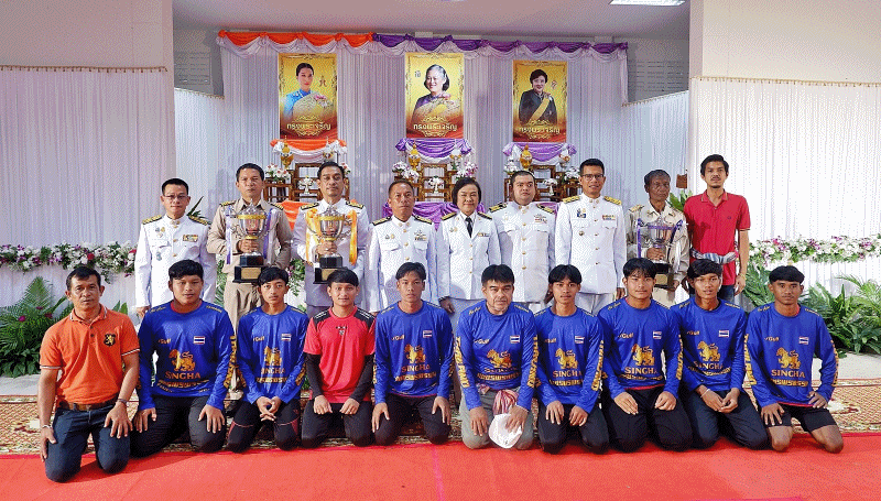 เรือเพชรพรพรรณแม่จันทร์สุดา ค่ายวัดวังม่วง รับรางวัลชนะเลิศ
