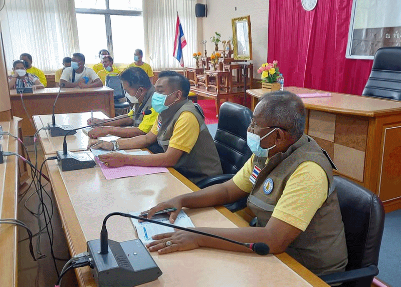 เทศบาลตำบลฉวาง ประชุมผลการปฏิบัติงานประจำเดือน